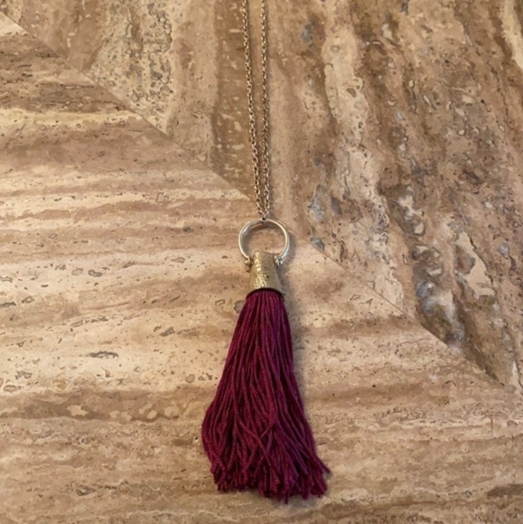 Burgundy tassel long necklace - Picture 2 of 3
